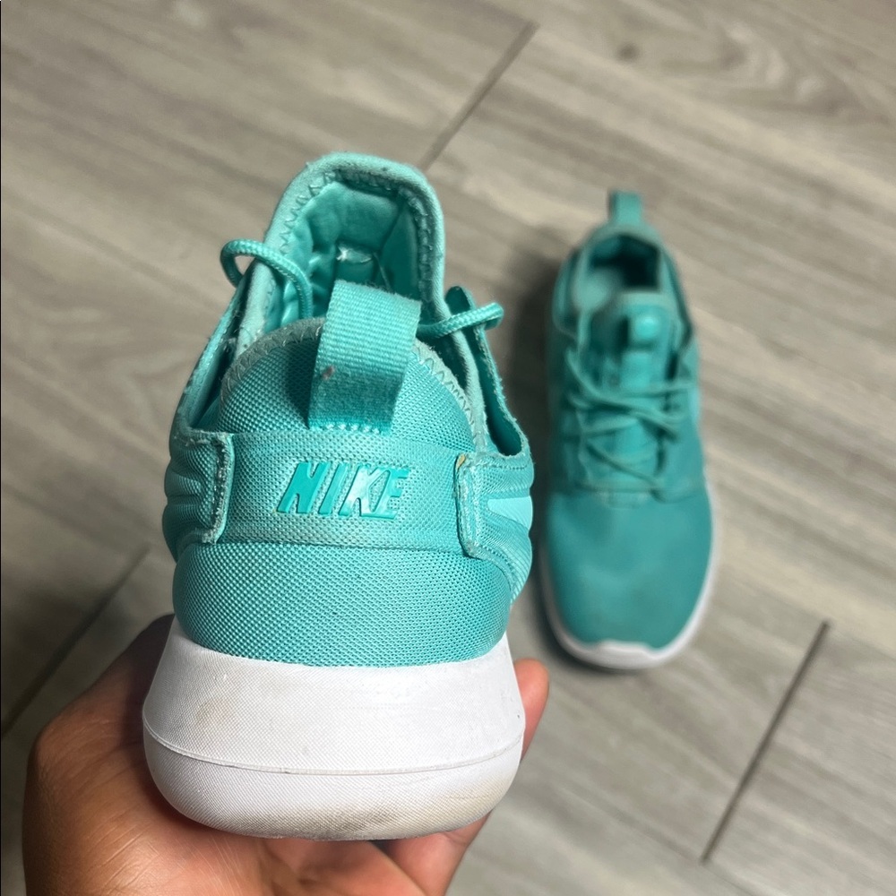 Nike Women's Teal Sneakers - Picture 3 of 11